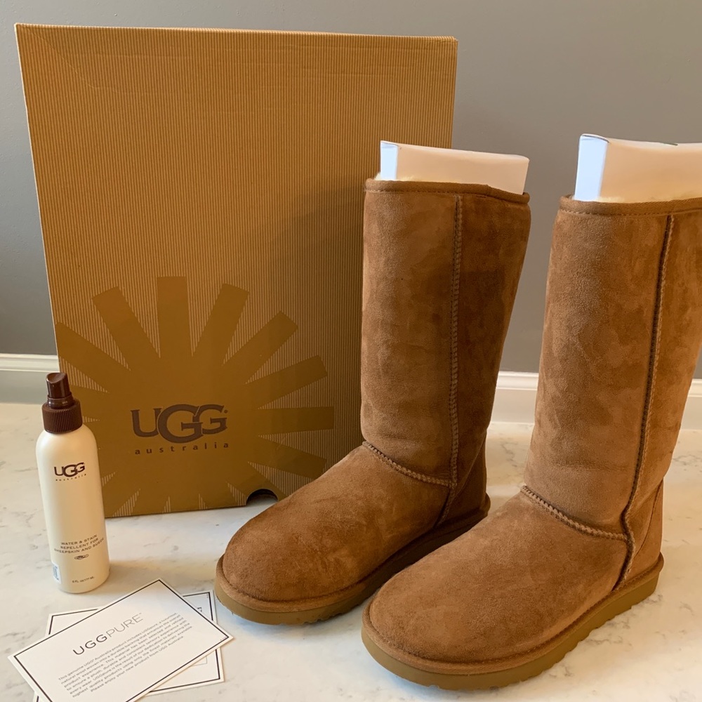 Tall classic ugg Australia boots in tan